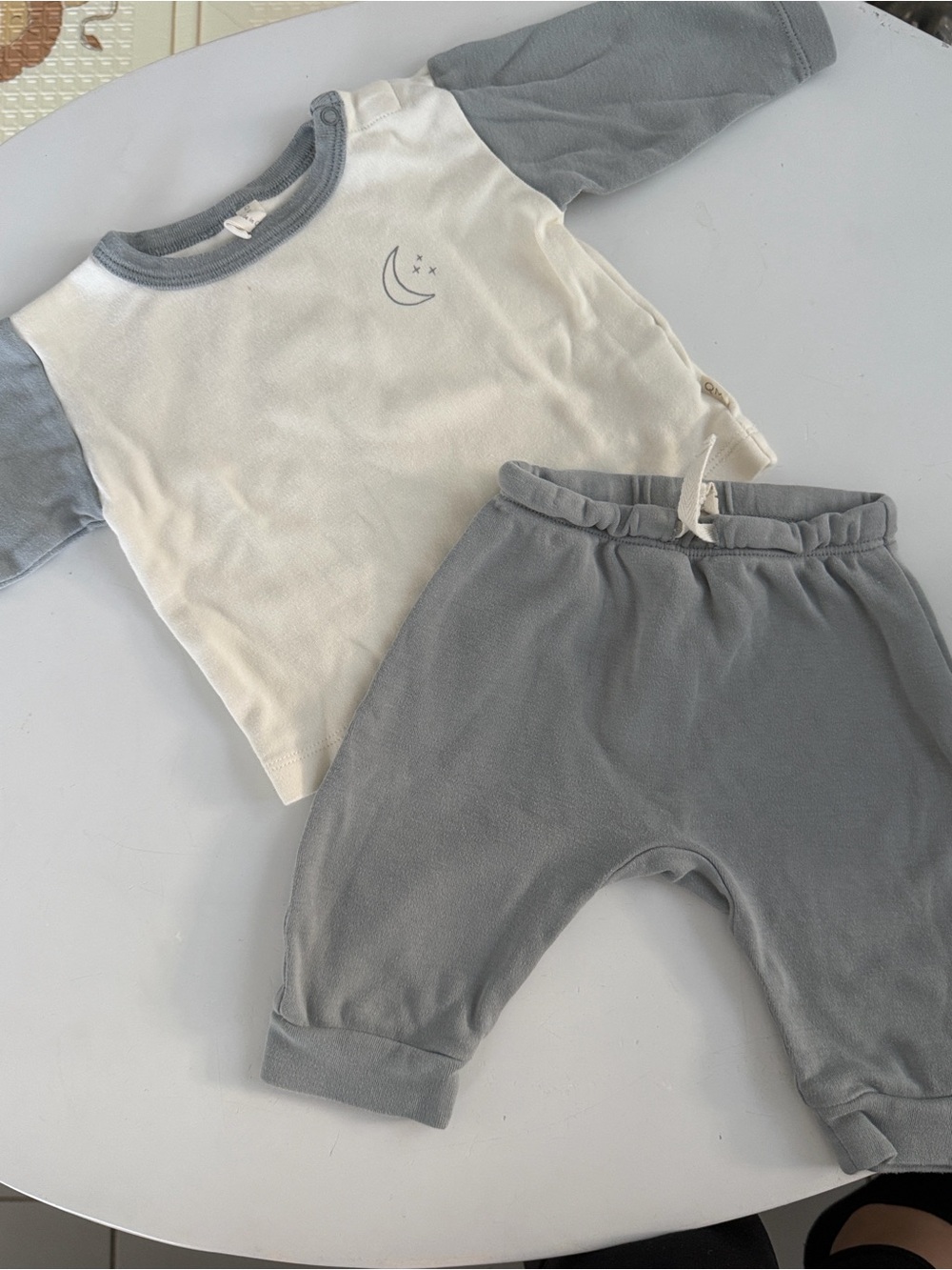 Quincy Mae Gray & Cream Moon Raglan Top with Gray Sweatpants